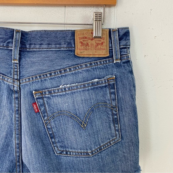 Women's Levi's 501 Cut Off Denim Jean Shorts Distressed Button Fly Size 28 - Picture 6 of 11